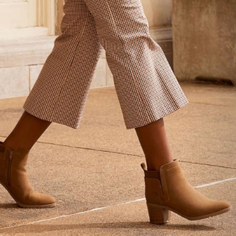 LifeStride Maggie Ankle Bootie (WIDE) - Picture 7 of 9